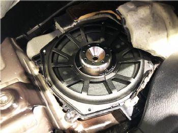 济南宝马X3专车专用汽车音响无损改装升级意大利史泰格宝马BMX45C+BM8/孚卡悦听