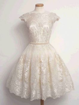 北京伴娘服出租，全新伴娘服  款式多 100一件，可到店试穿挑选