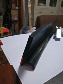 煤矿输送机设备密封裙板，双密封弹性，y型防溢裙板