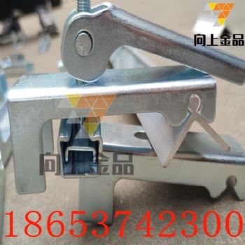 固定导料槽夹持器角铝厂家，煤矿业冶金电厂夹持器，碳钢夹持器